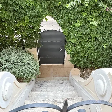 Palais Liberation 3 Pieces